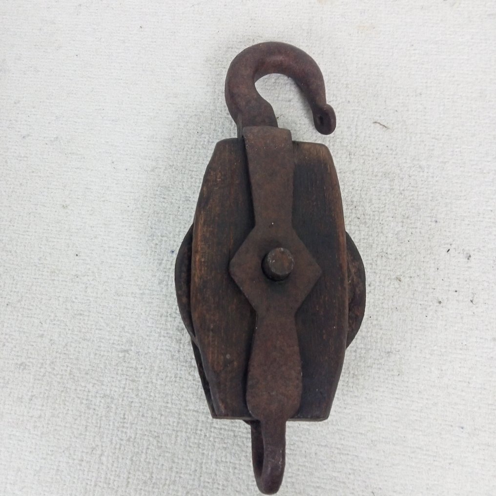 Arbeidsverktøy (2) Industriell design - To skipskatoller #2.1