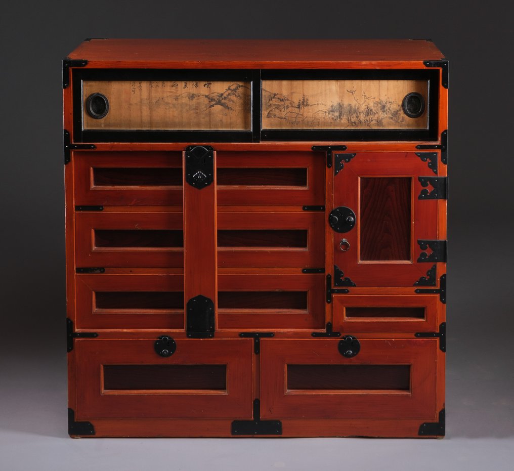 Takayama ishô'dansu 衣装箪笥（抽屉柜） - 杉木（cedar）木材，桐木（paulownia），铁 - 日本 - Meiji period (1868-1912) #1.0