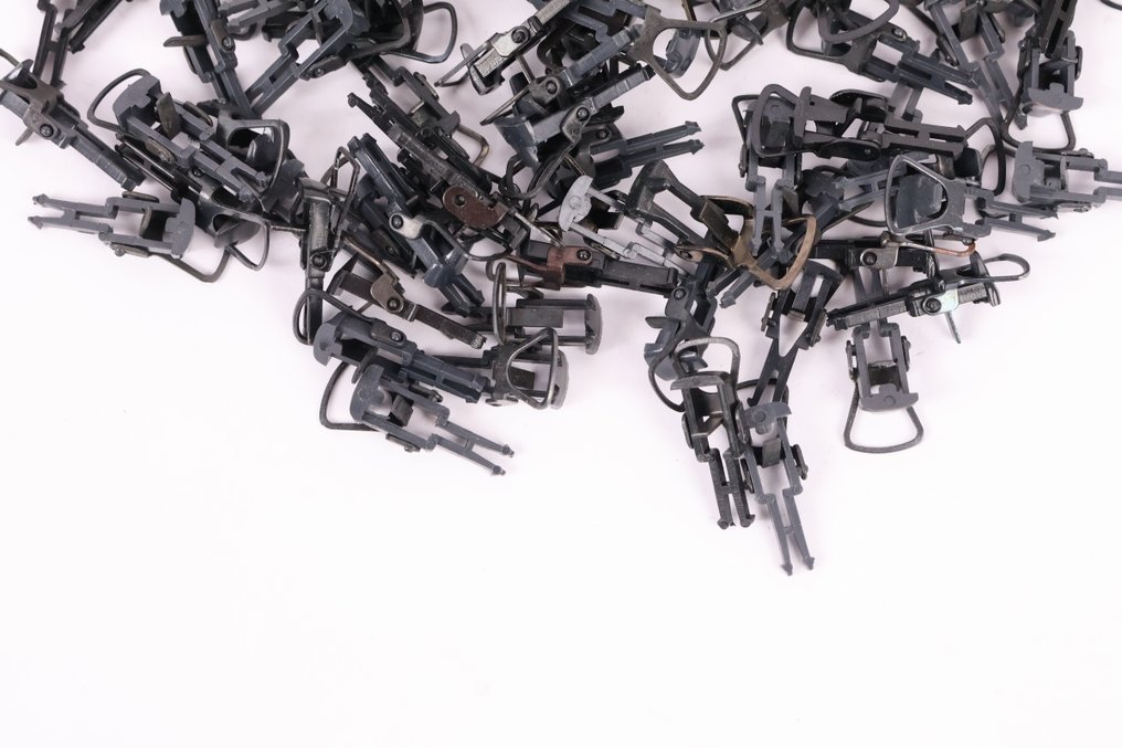 Roco, Brawa, Piko H0 - Model train (100) - 100 bracket couplings suitable for NEM shafts. #3.2
