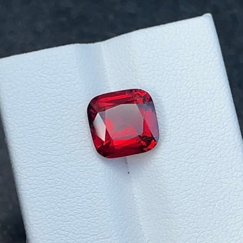 χωρίς τιμή ασφαλείας Κόκκινο Ροδολίτης  - 3.98 ct - Διεθνής Ένωση Έγχρωμων Πολύτιμων Λίθων (ICA GemLab) #1.0