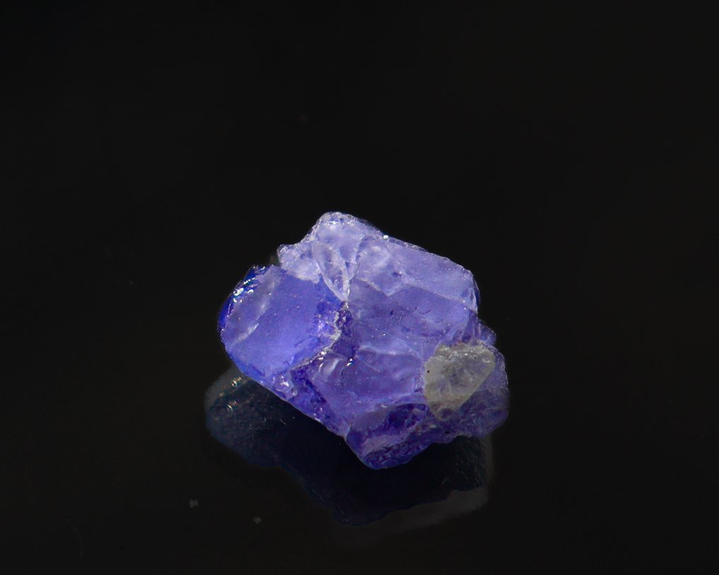 高品质午夜蓝坦桑石 浓烈的内部纹理 • 4.20 克拉 - 高度: 11 mm - 闊度: 9 mm- 0.84 g - (1) #2.1