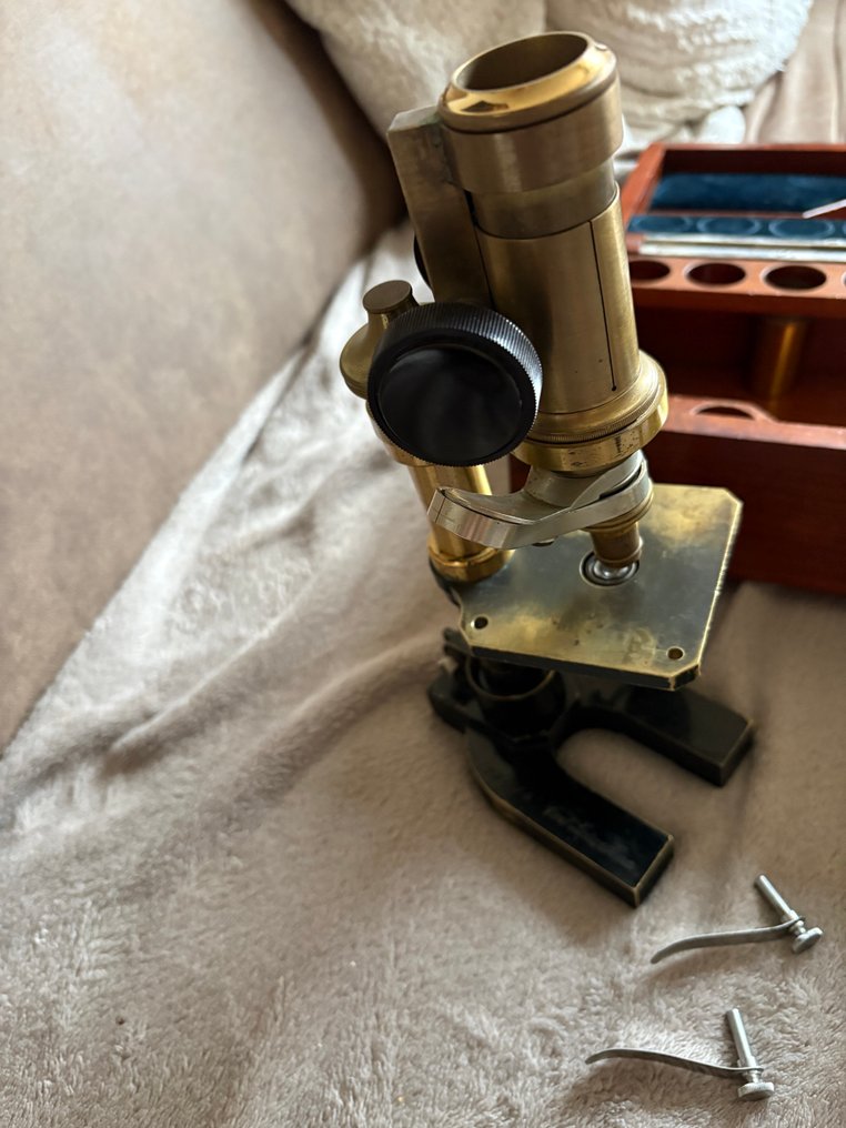 Microscope optique composé monoculaire - 1900-2000 - Europe - Onbekend #1.0