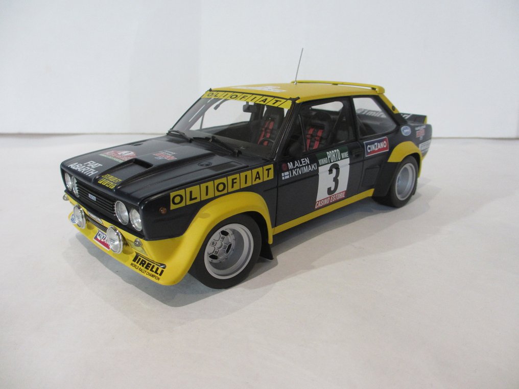 Kyosho 1:18 - Modelbil - Fiat 131 Abarth - Særdeles sjældent og meget smukt køretøj. Har været udsolgt i lang tid, og er meget eftertragtet. #1.0