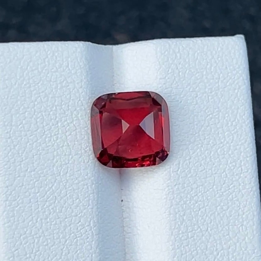 χωρίς τιμή ασφαλείας Κόκκινο Ροδολίτης  - 3.98 ct - Διεθνής Ένωση Έγχρωμων Πολύτιμων Λίθων (ICA GemLab) #1.0
