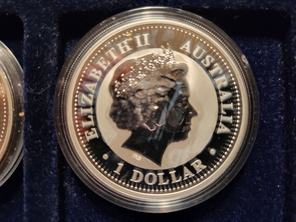 Australia. 1 Dollar 1 oz Kookaburra 2003 & 2004 color, 1 Oz .999 #3.2