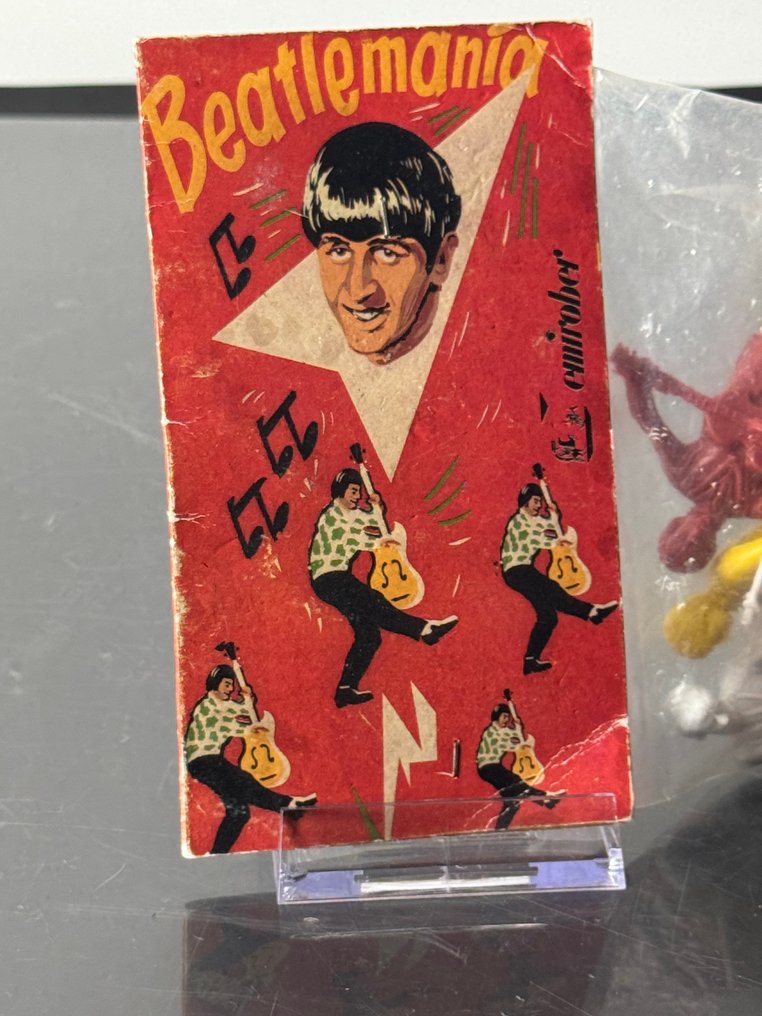 甲壳虫乐队 - 披头士狂热纪念品套装，包括密封人偶、明信片和长筒袜盒 #2.1