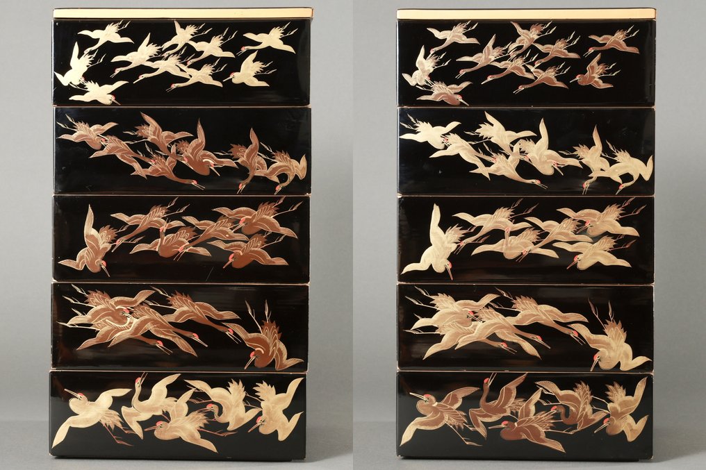 盒子 - 飞鹤抹漆五层重箱便当盒，配有两个盖子——内侧饰有松树和月亮的 Nashiji - 无保留价 #1.0