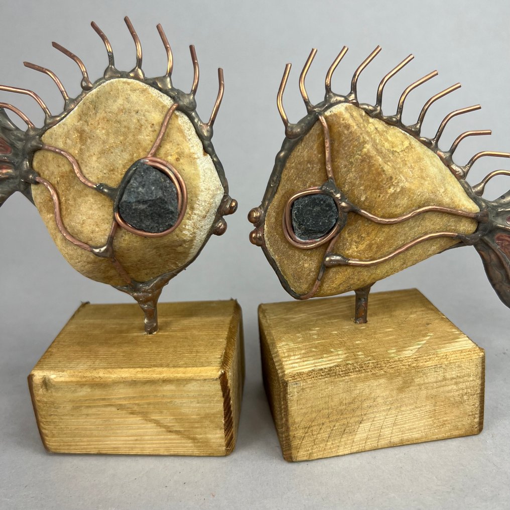 Jacek Drzymała ( XX- XXI) - 雕刻, NO RESERVE- 2 KISSING FISH - hand made - 16 cm - 銅, 木, 石 - 2025 #1.0