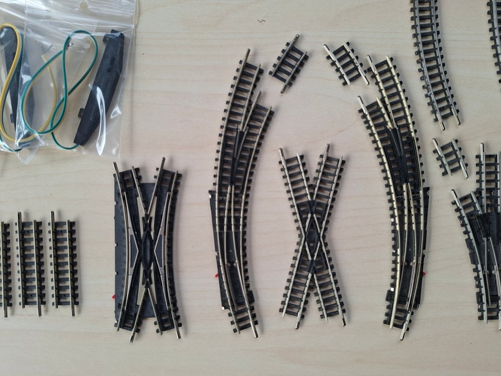 Minitrix N - 4900 serie - Binari di modellini di treni (80) - Assortimento di scambi e rotaie elettriche #4.3