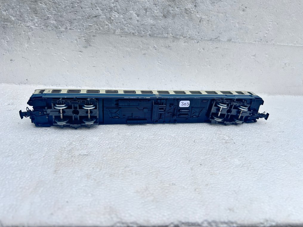 Märklin H0 - Model train passenger carriage (4) - 4 long carriages of the DB. #3.2