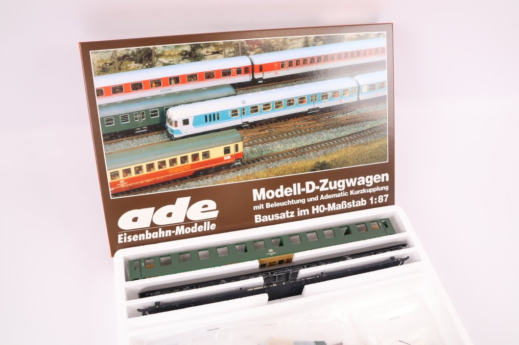 ADE H0 - 300104/9 - Model train passenger carriage (1) - Express train carriage, 2nd class, type Büm233 - DB #3.2