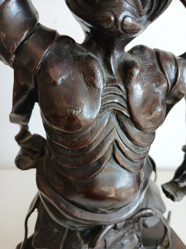 Figurita - Japanese monk/devil holding bell - Bronce #3.2