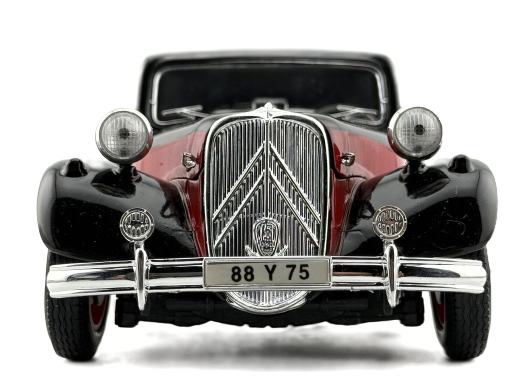 Maisto 1:18 - Model car - 1932 Citroen 15CV 6 Cyl. #1.0