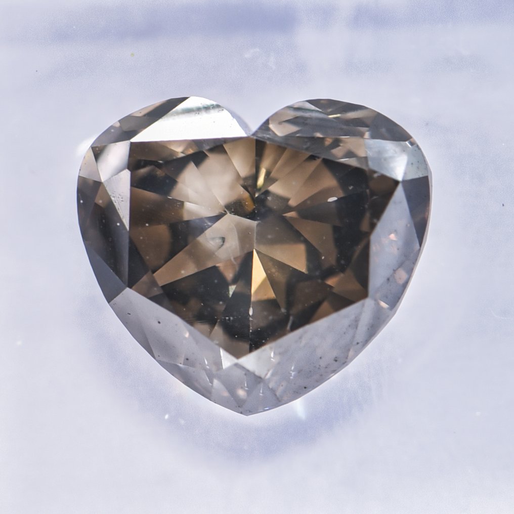 没有保留价 - 1 pcs 钻石  (天然色彩的)  - 2.69 ct - 心形 - Fancy dark 稍帶綠色的, 黄色 棕色 - SI1 微内含一级 - 国际宝石研究院（IGI） - VG #4.3