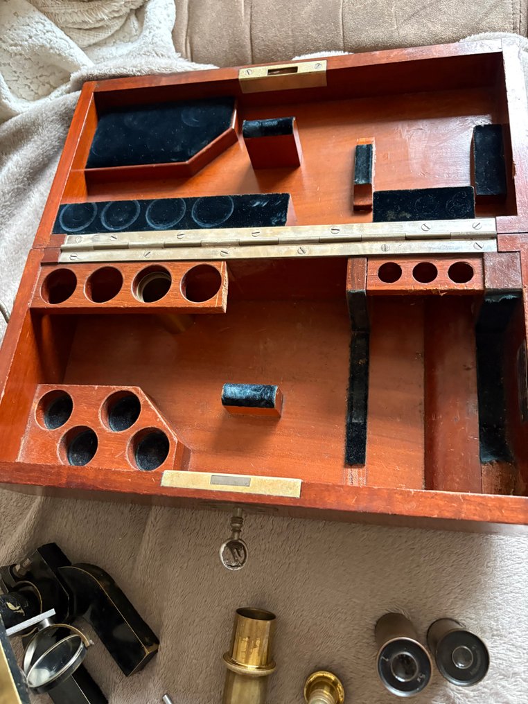 Microscope optique composé monoculaire - 1900-2000 - Europe - Onbekend #2.1