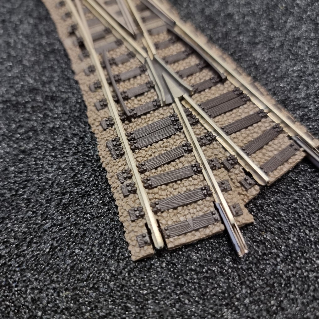 Fleischmann H0 - 6165R - Model train rail set (1) - English switch Profi rails #4.3