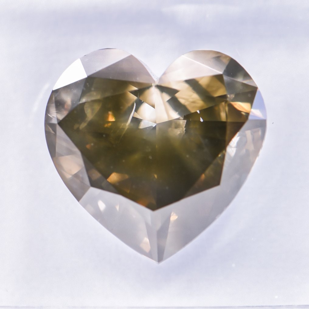 没有保留价 - 1 pcs 钻石  (天然色彩的)  - 3.27 ct - 心形 - Fancy deep 稍帶棕色的, 绿色 黄色 - I1 内含一级 - 国际宝石研究院（IGI） - VG VG #4.3