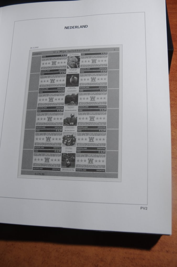 Accessories  - An empty luxury DAVO album 'Velletjes' with pages from 2002/2012 and a cassette. #3.2