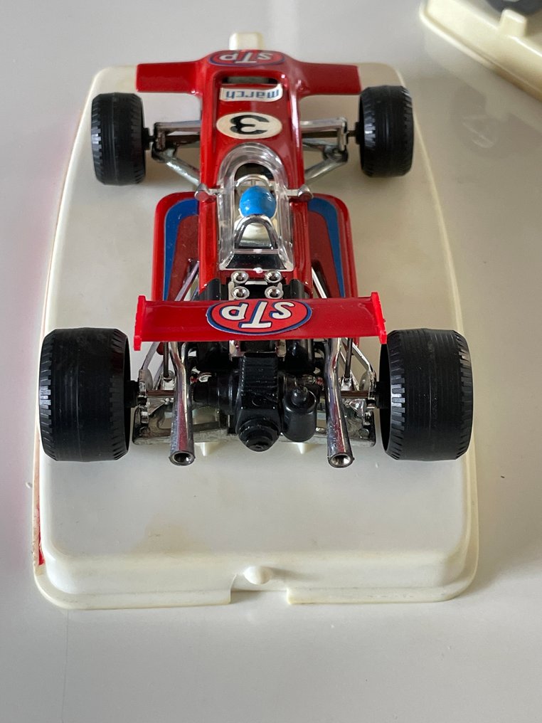 Politoys 1:32 - Modellbil (2) - Ferrari F1 & Ford March F1 - cased - Laget i Italia #1.0