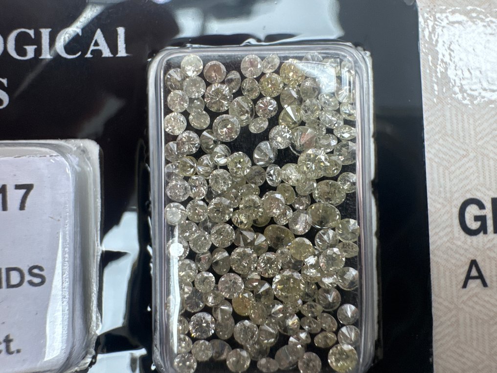 No reserve price - 137 pcs Diamond  (Natural)  - 3.33 ct - Round - H, G - VVS1, VVS2, VS1, VS2, SI1, SI2 - International Gemological Institute (IGI) - Light yellow fancy yellow #1.0
