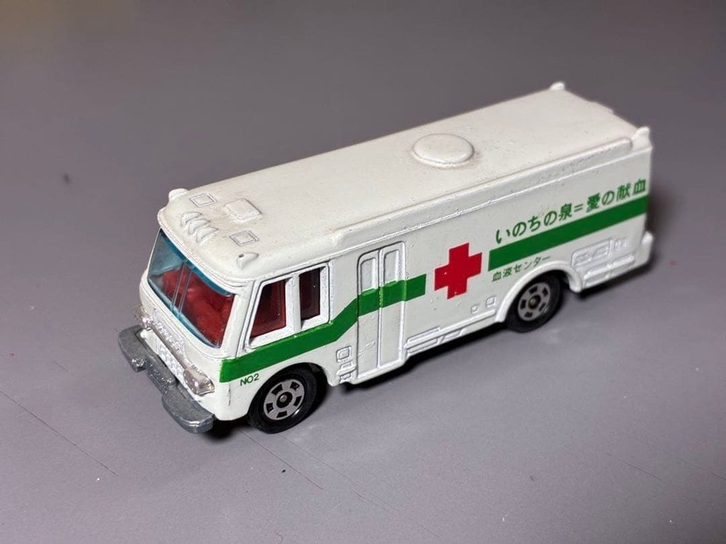 Tomica 1:122 - Modellauto - ISUZU Blood Donation Vehicle – Made in Japan, With Original Box #2.1