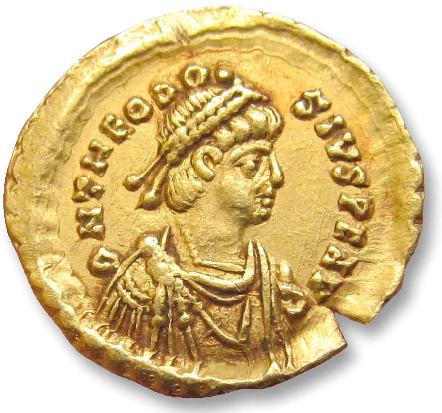 Rooman imperiumi. Theodosius II (402-450). Tremissis Constantinople mint circa 408-420 A.D. - VICTORIA AVGVSTORVM - well struck little coin #1.0