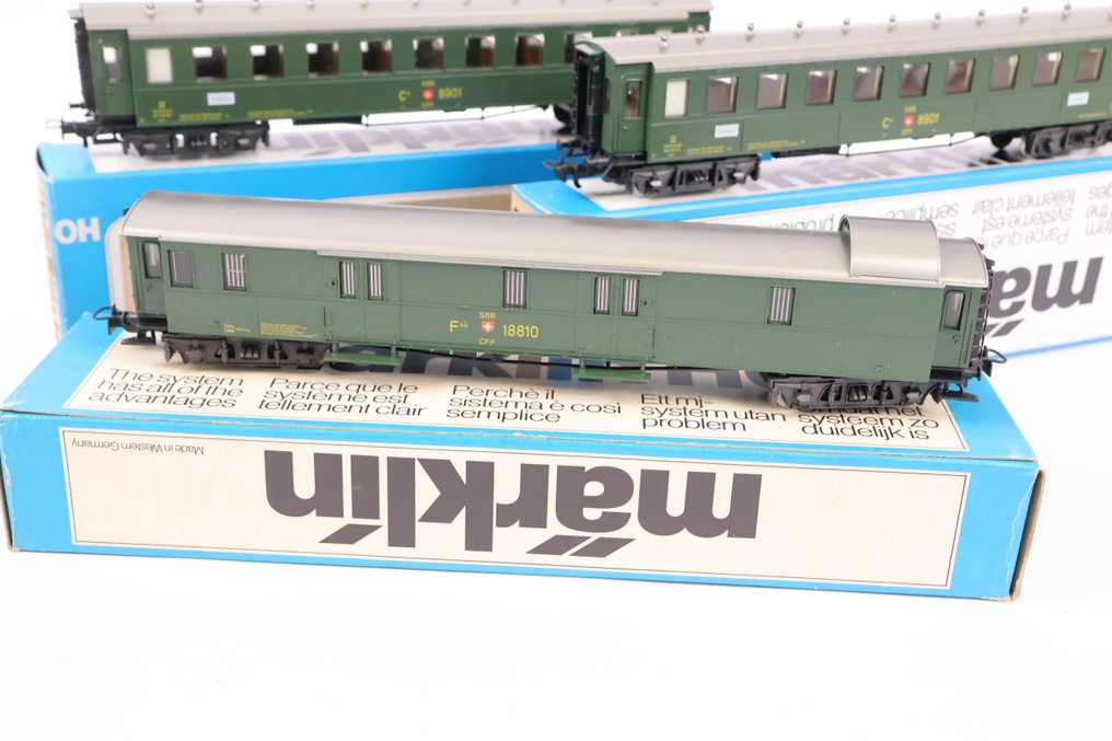 Märklin H0 - 4318/4146 - Επιβατικό τρένο μοντελισμού (3) - Τρεις επιβατηγά βαγόνια. - SBB #3.2