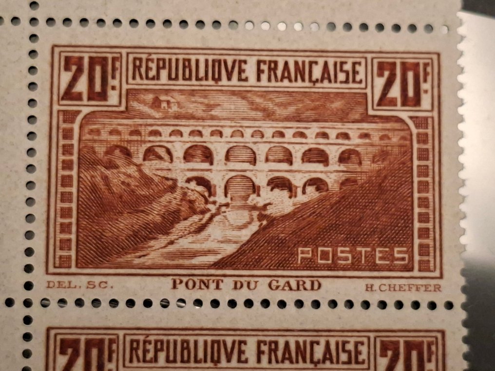 France 1929 - Rare block of 2 Pont du Gard, No. 262, types IIA and IIB, in mint condition, BDF certificate La #2.1