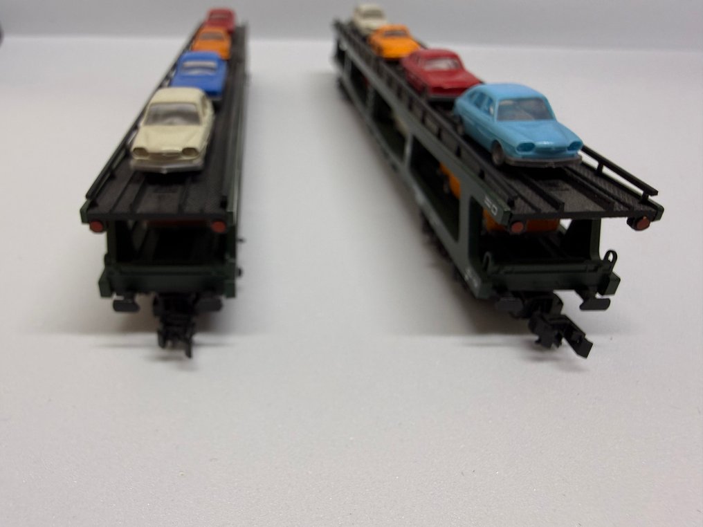 Fleischmann N - 8285 - Modellvonat vagon (2) - Két autószállító teherautó makettautókkal, eredeti műanyag dobozokban szállítva. - DB #3.2