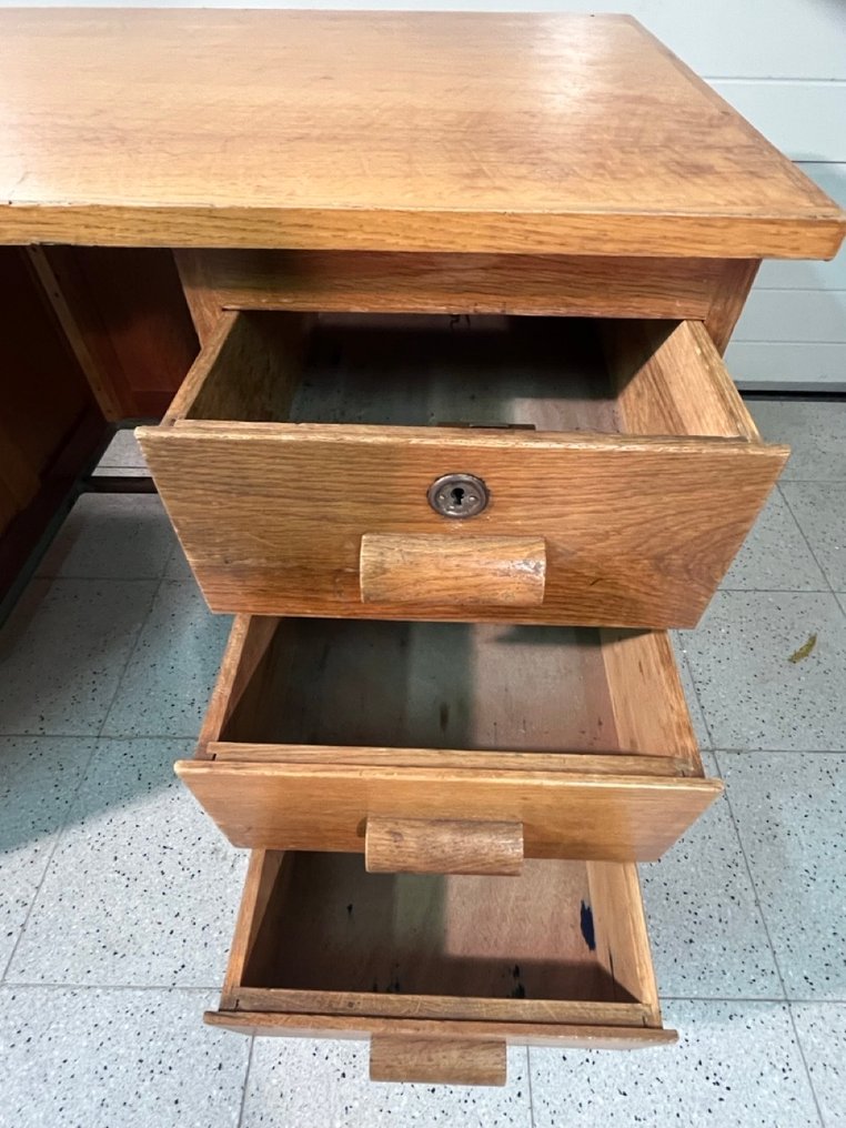 Γραφείο - Χάλυβας - Βιτρίνα vintage #3.2