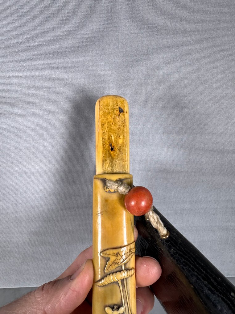 Statuetta - kiseruzutsu (pipe case) - corno di cervo - Giappone - Periodo Meiji (1868-1912) #2.1