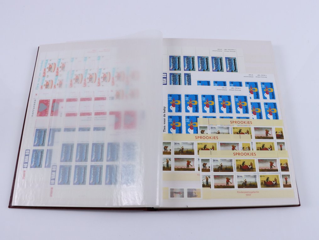 Holanda  - Principalmente coleção de folhas e blocos em excelente estado em 2 álbuns. #1.0