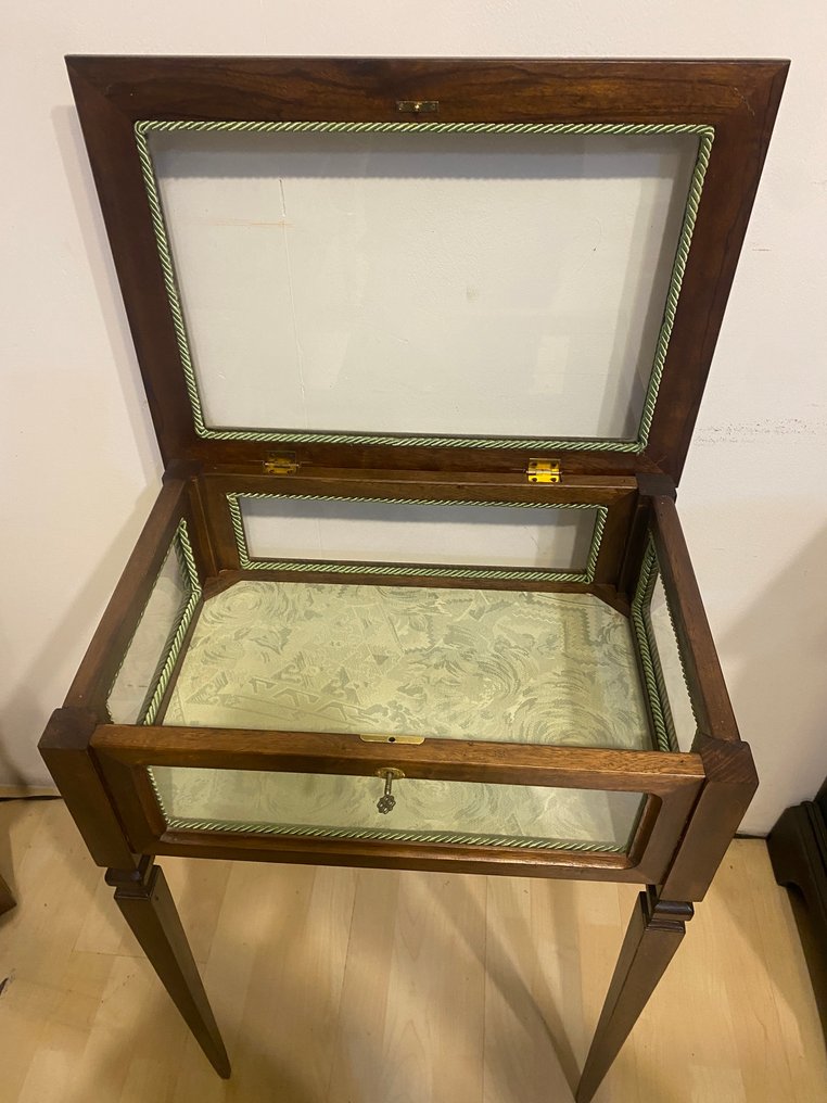 Utstillingsmonter - Tre #3.2