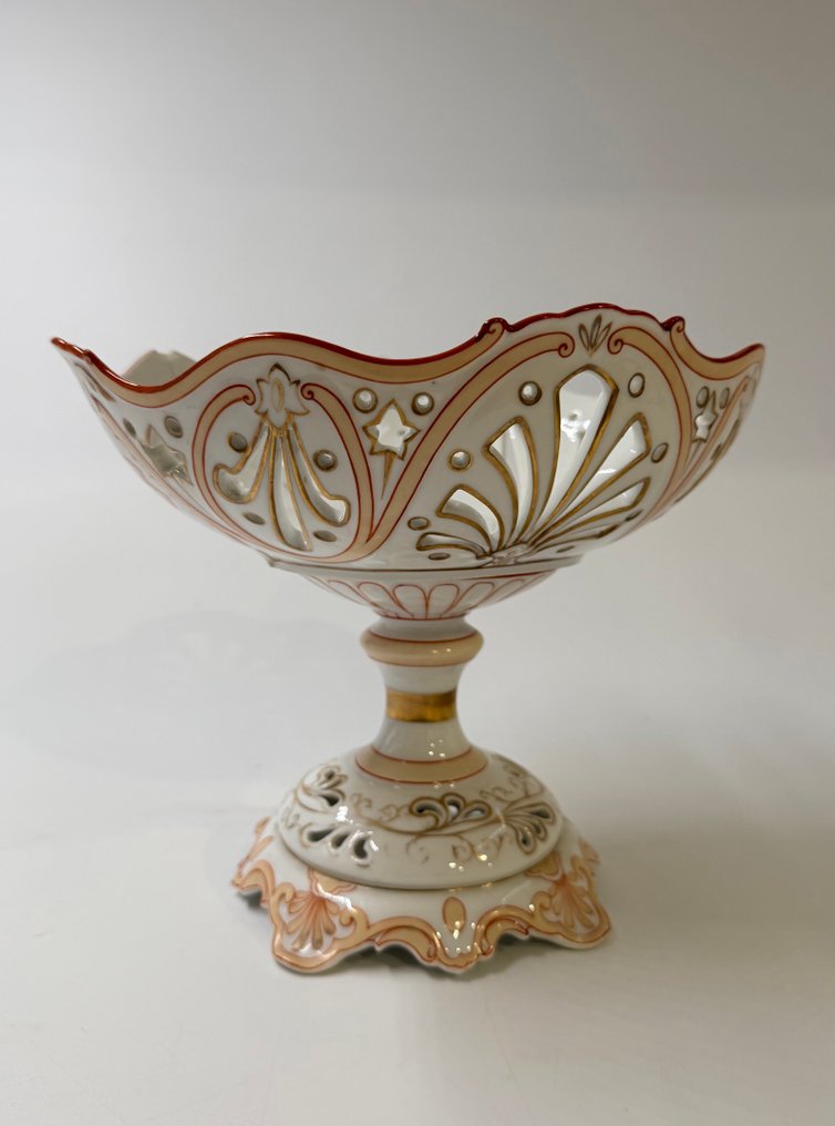 Magnat Lille - 主盆 - 瓷 - 带底座瓷器杯子 #1.0