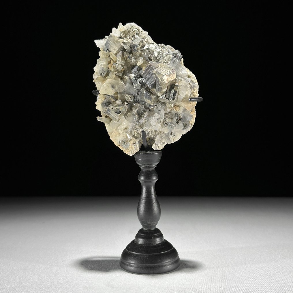 无底价 - 精美的黄铁矿和立方方解石晶体簇，配有定制底座 水晶群- 1300 g - (2) #1.0