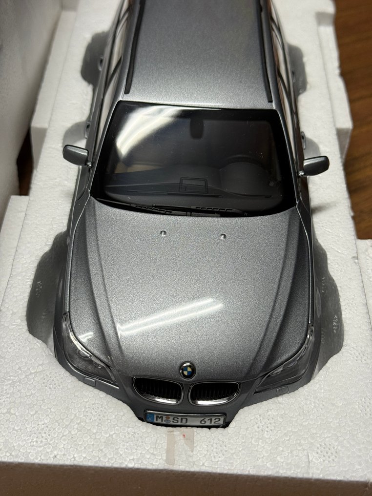 Kyosho 1:18 - 模型轎車 - BMW 545i Touring (E61) - Serie 5 #2.1