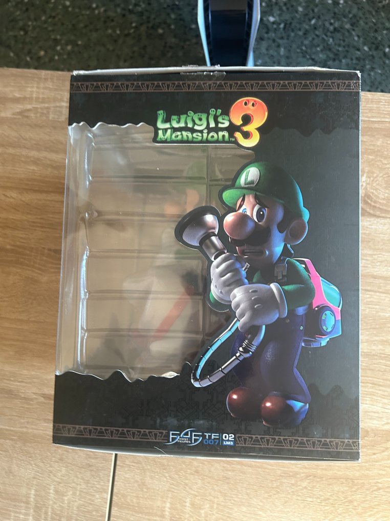 First4Figures - Luigi's Mansion 3 - 1 - Luigi & Polterpup #1.0
