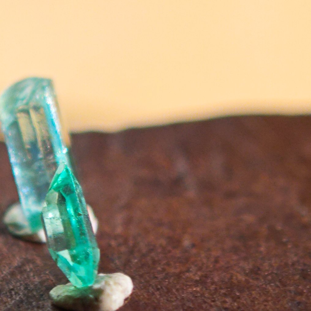 0,31 ct Smaragd套装，未切割的和切割面的宝石- 0.06 g #2.1