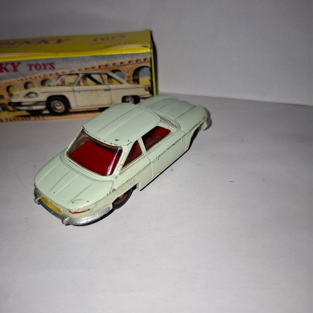 Dinky Toys 1:43 - Modelauto - Dinky Toys Panhard 24 - Boxed - Later Repro Box #3.2