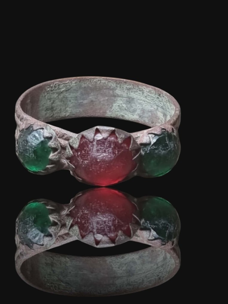 Μετα-μεσαιωνική Μπρούντζος, Nice Triple Stone Δαχτυλίδι  (χωρίς τιμή ασφαλείας) #1.0