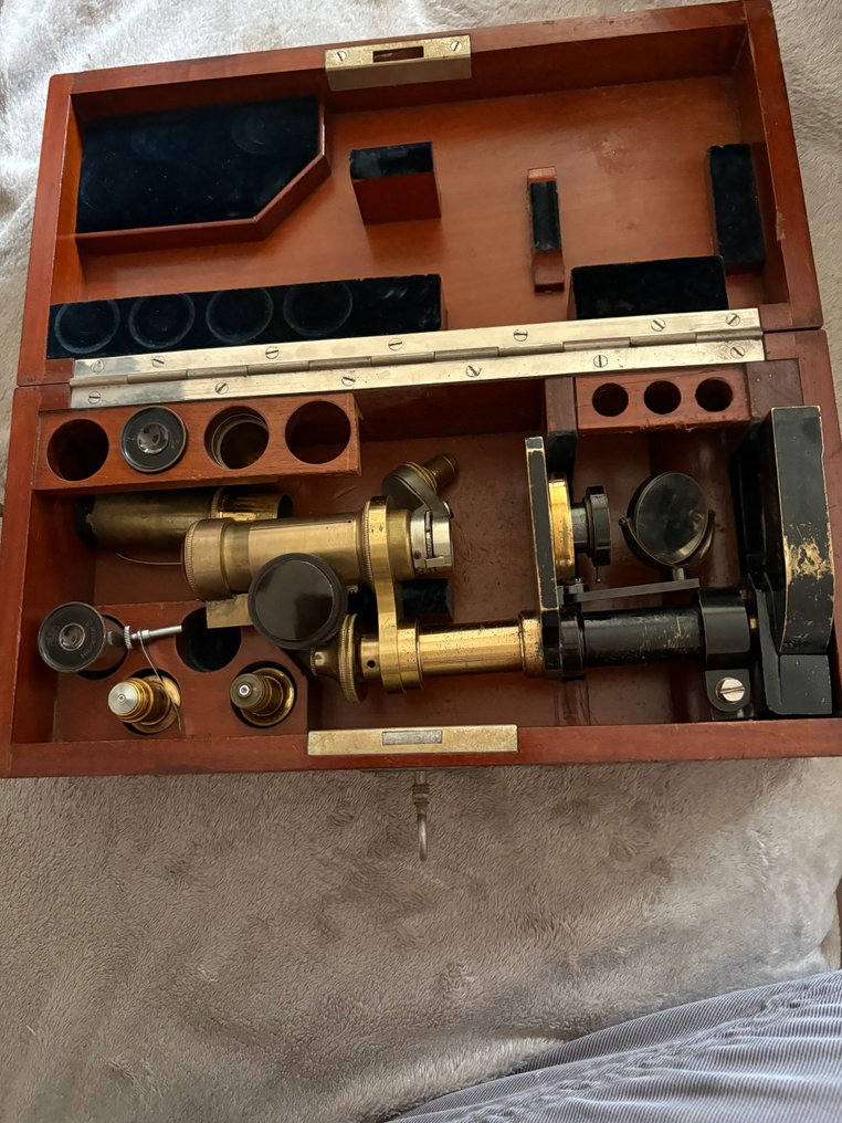 Microscope optique composé monoculaire - 1900-2000 - Europe - Onbekend #1.0