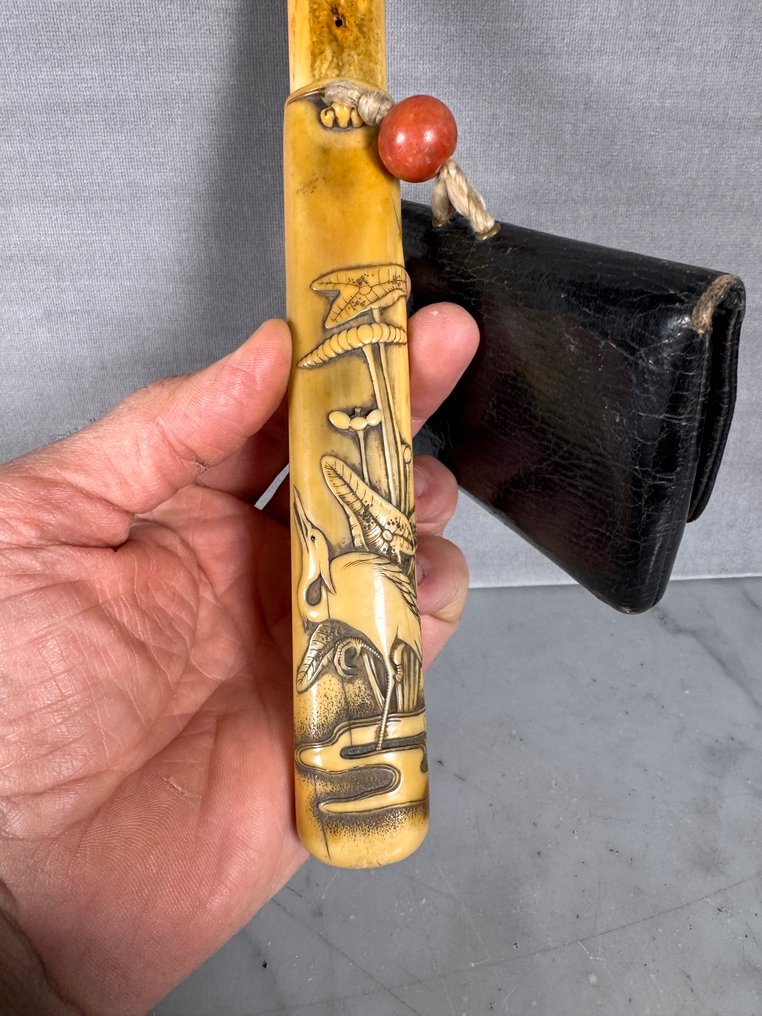 Statuetta - kiseruzutsu (pipe case) - corno di cervo - Giappone - Periodo Meiji (1868-1912) #1.0