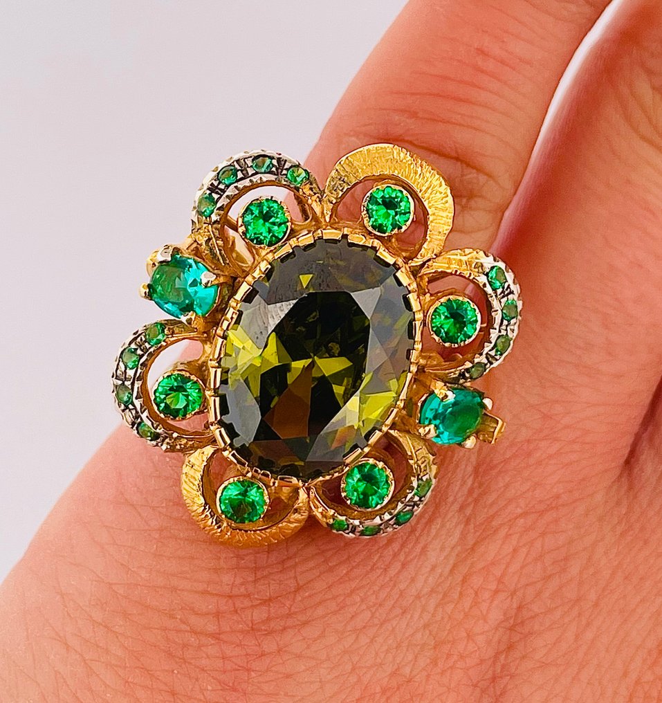 Ingen mindstepris - Ring - 9 kt. Gulguld, Sølv Peridot - Smaragd #4.3