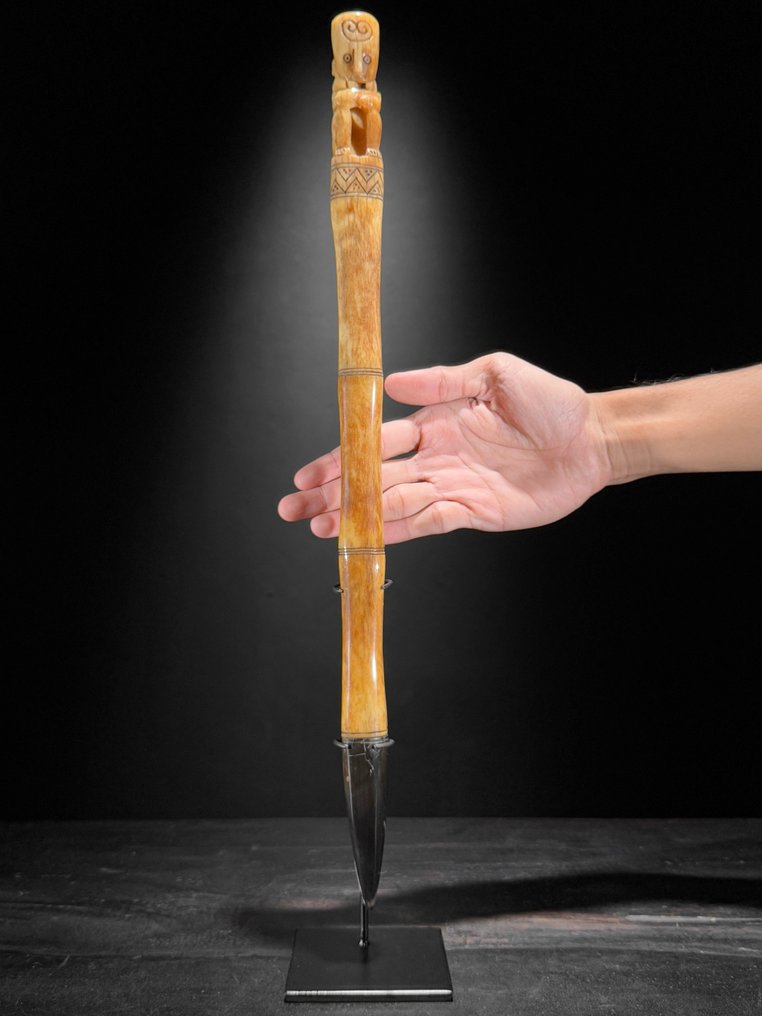 无底价 - 精美的Sumba骨制雕像，配有定制底座。 骨頭 - Bovine - 49 cm - 8 cm - 8 cm- 非《瀕臨絕種野生動植物國際貿易公約》物種 -  (1) #1.0