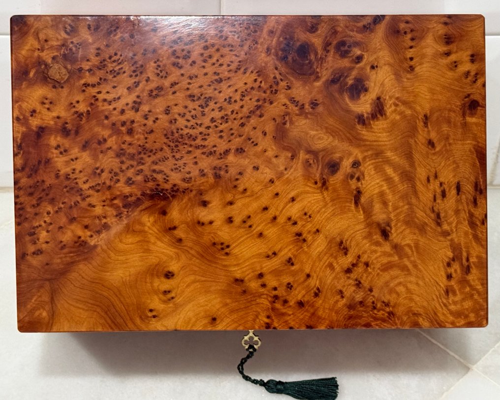 棺材 - 國王木, 崖柏, 緞木 #1.0