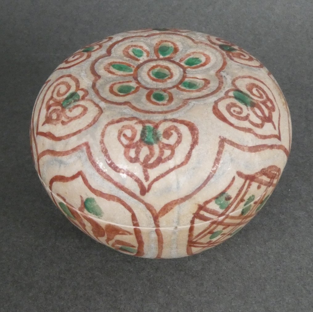 Jiajing (1522-1566) - 盒子 - 水仙、波浪与花卉镶板——多叶盒——釉下蓝色、釉上红色和绿色 - 瓷 - 盒子与盖子 #3.2