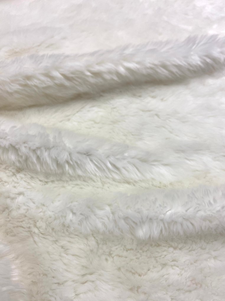 Splendid, consistent, and very soft cream white fur coat. - Upholstery fabric - 350 cm - 140 cm #1.0