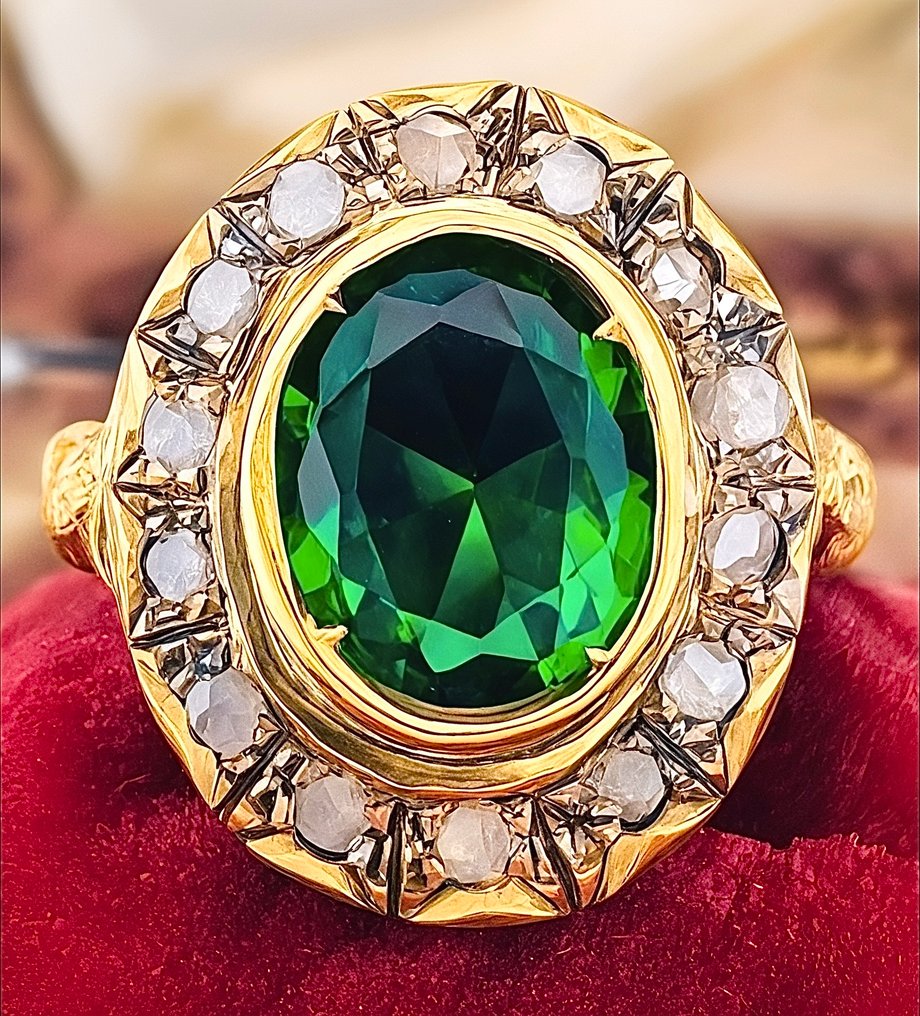 Ingen mindstepris - Ring - 9 kt. Gulguld, Sølv Smaragd - Diamant #1.0