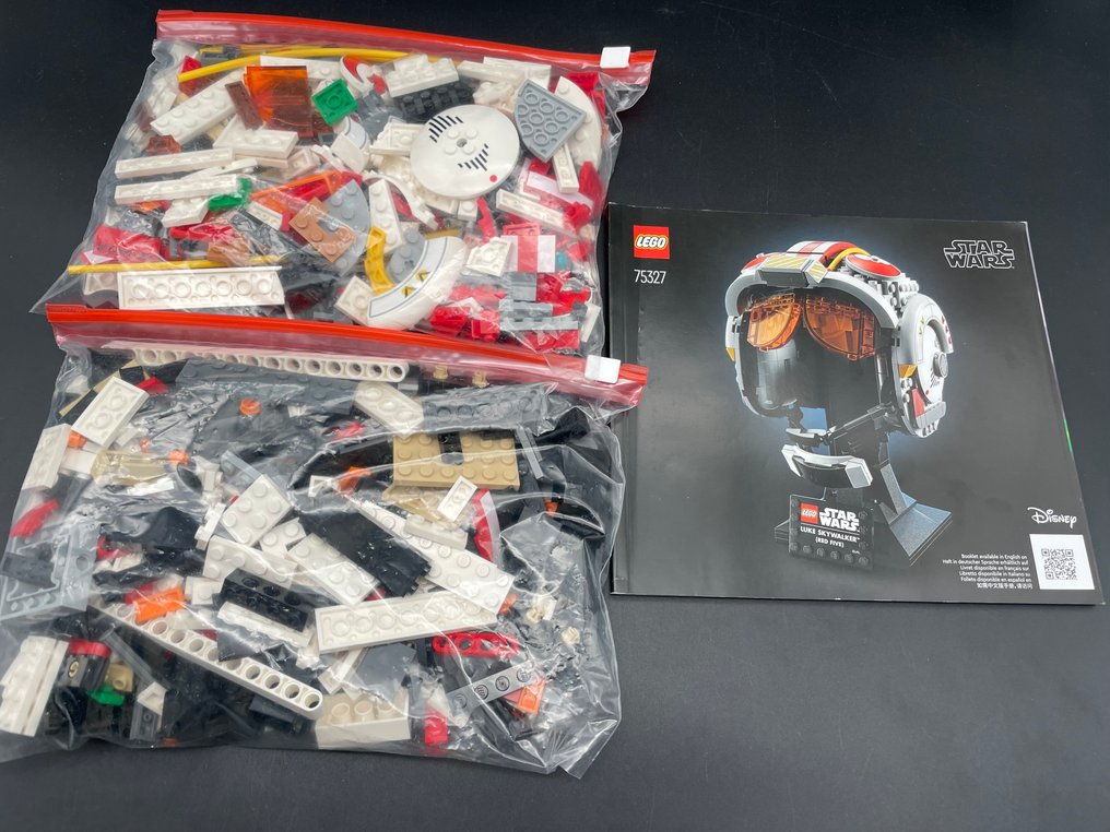 LEGO Set - 75327 - Star Wars - Luke Skywalker Helmet #1.0