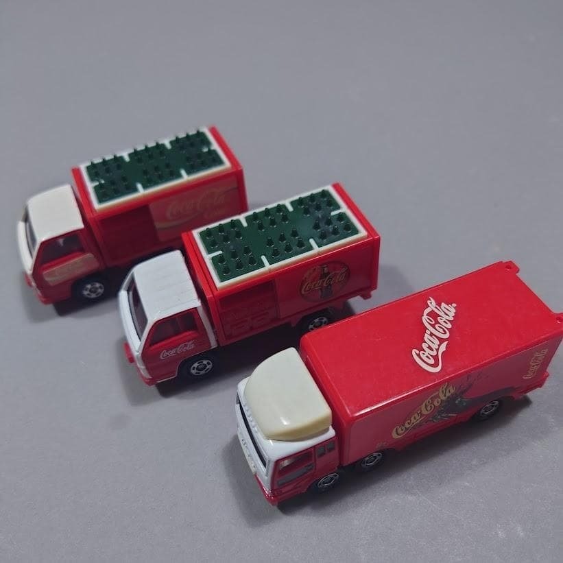 Tomica 1:64 - Αυτοκίνητο μοντελισμού  (3) - Coca-Cola Delivery Trucks (Bottle Case Loader & Box Car) - Σετ φορτηγού παράδοσης Coca-Cola #1.0
